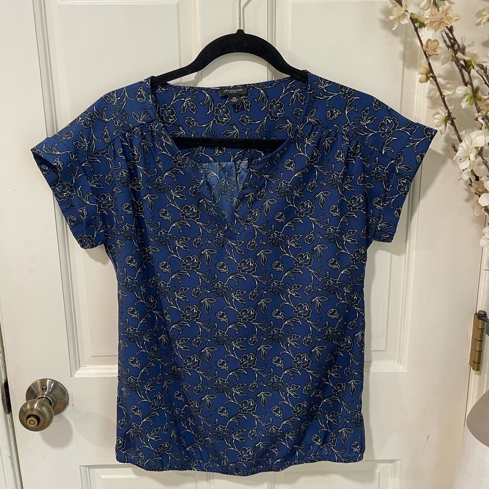 Ann Taylor floral top